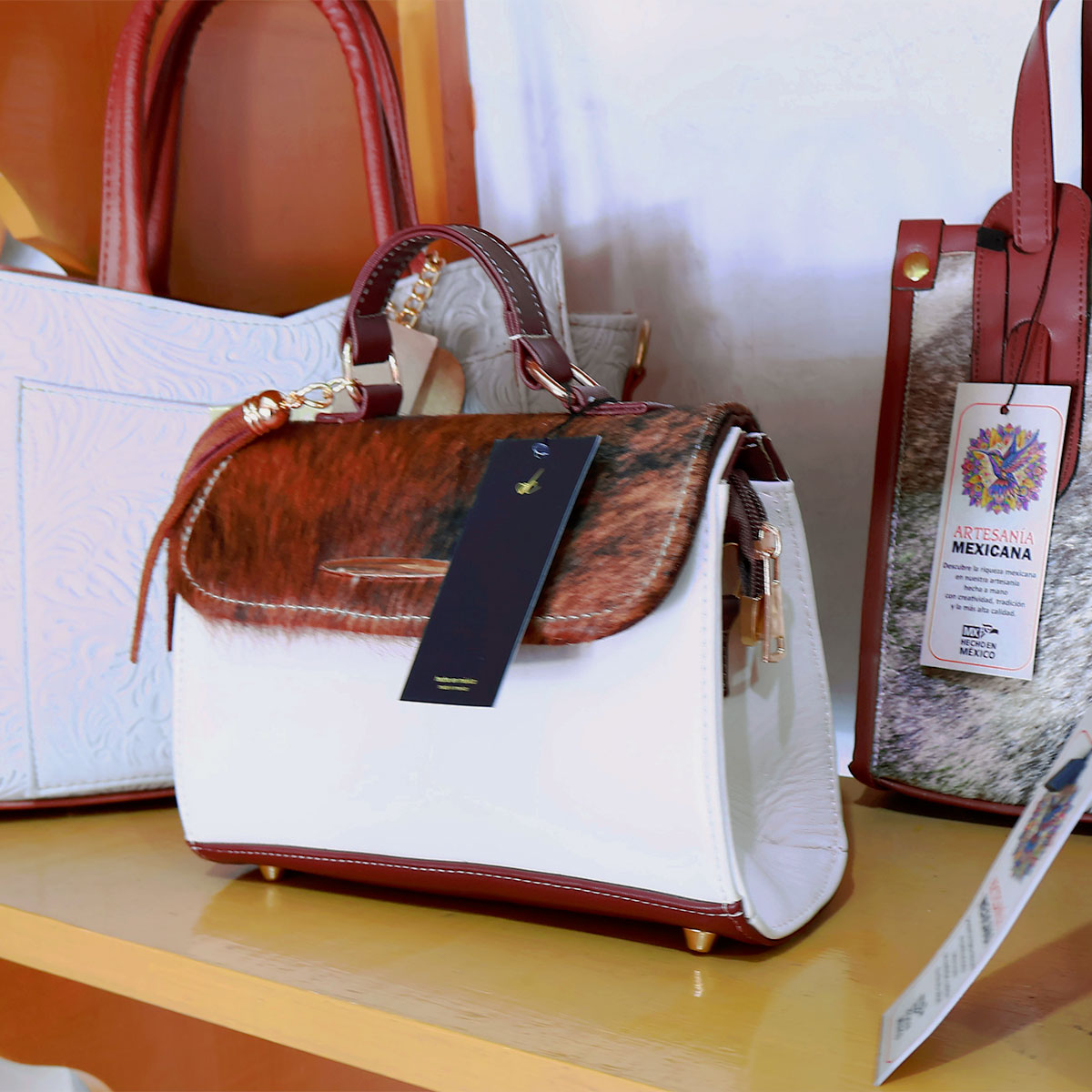 Bolsas de Piel Artesanales — Diseño Mexicano y Piel 100% Natural