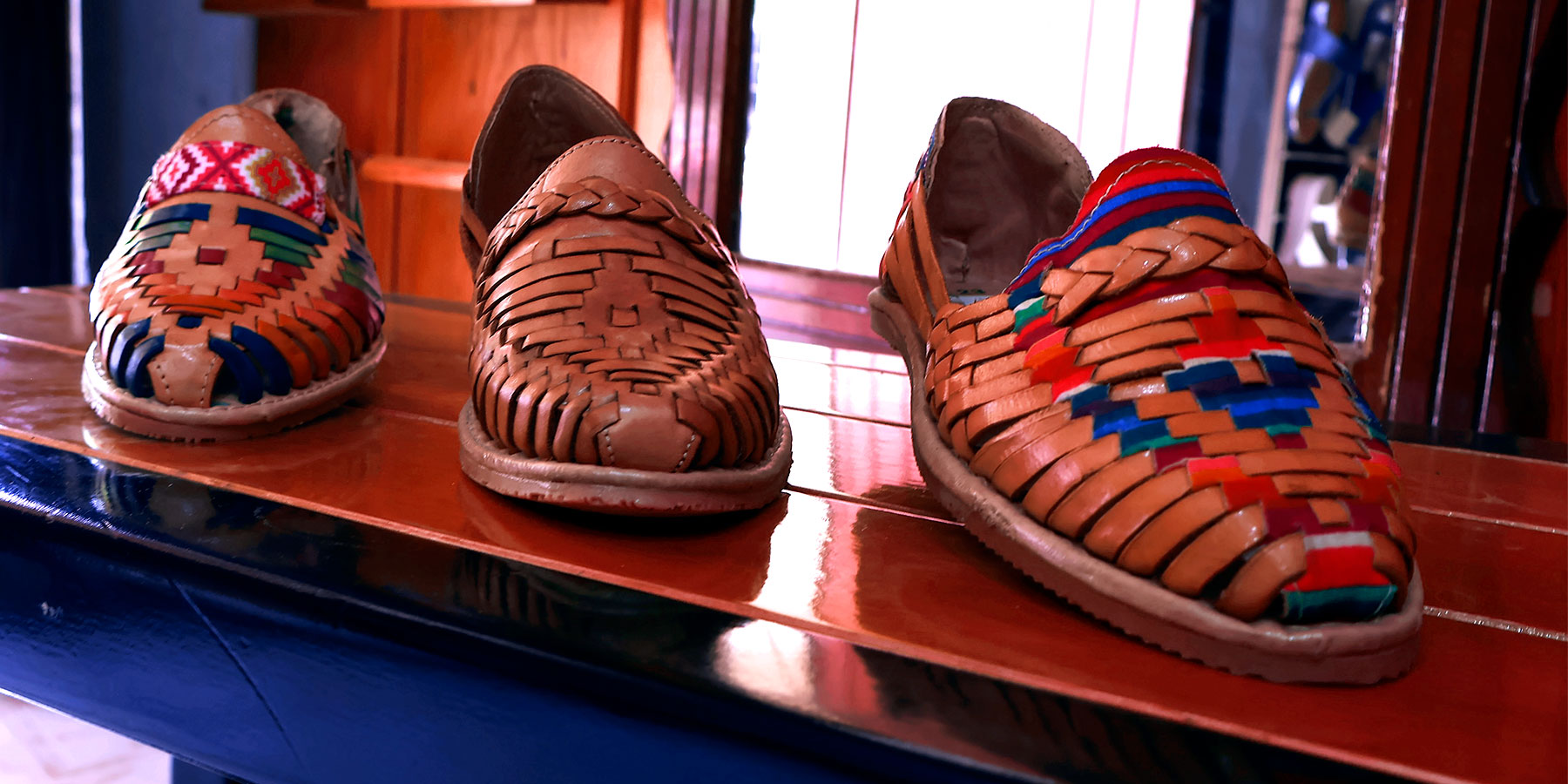 Huaraches artesanales de piel hechos a mano en México con diseño tradicional y suela resistente